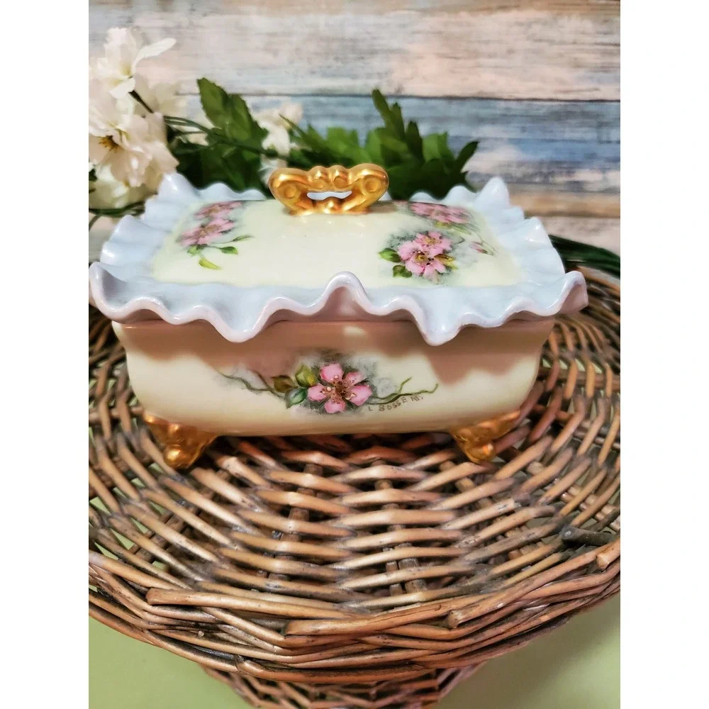 Vintage Porcelain Vanity Trinket Box Floral‎ Design Ornate Gold Feet Ruffled Lid